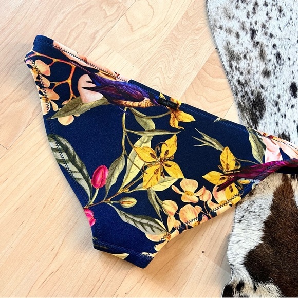 TRIANGL‎ Navy Confetti Garden Neoprene Bikini Bottom Size Small - Picture 2 of 7